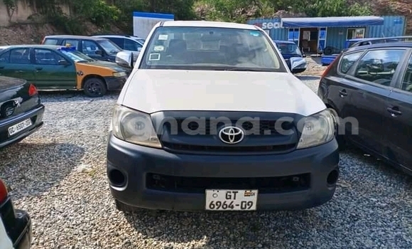 Sayi Na hannu Toyota Hilux White Mota in Accra a Greater Accra