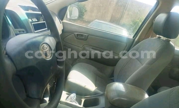 Sayi Na hannu Toyota Hilux White Mota in Accra a Greater Accra Sayi Na hannu Toyota Hilux White Mota in Accra a Greater Accra