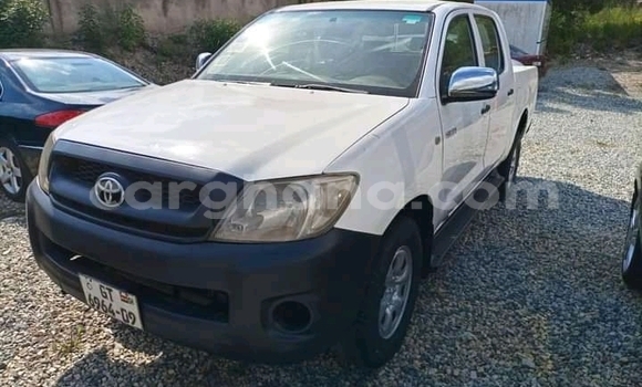 Sayi Na hannu Toyota Hilux White Mota in Accra a Greater Accra Sayi Na hannu Toyota Hilux White Mota in Accra a Greater Accra