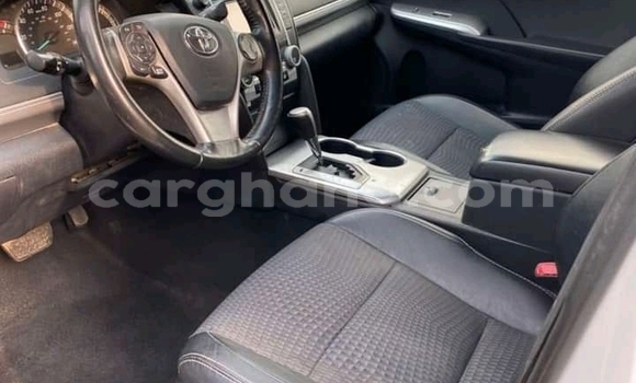 Sayi Na hannu Toyota Camry White Mota in Accra a Greater Accra Sayi Na hannu Toyota Camry White Mota in Accra a Greater Accra