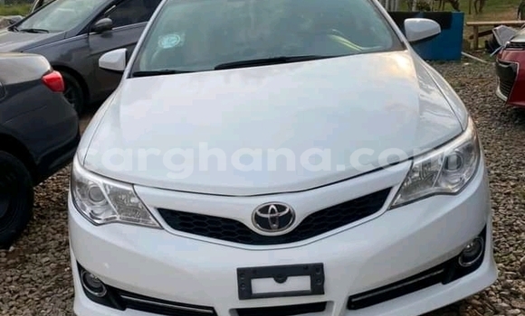 Sayi Na hannu Toyota Camry White Mota in Accra a Greater Accra Sayi Na hannu Toyota Camry White Mota in Accra a Greater Accra