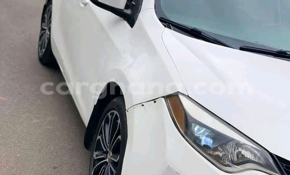 Ra Àlòkù Toyota Corolla funfun Ọkọ̀ in Accra ni Greater Accra Ra Àlòkù Toyota Corolla funfun Ọkọ̀ in Accra ni Greater Accra
