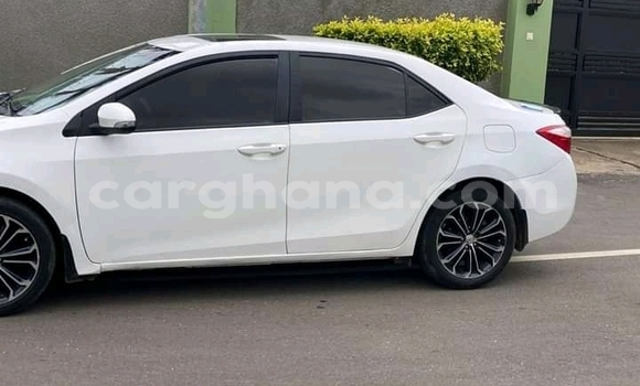 Ra Àlòkù Toyota Corolla funfun Ọkọ̀ in Accra ni Greater Accra Ra Àlòkù Toyota Corolla funfun Ọkọ̀ in Accra ni Greater Accra