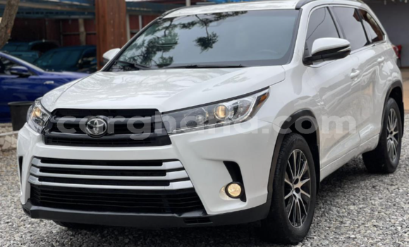 Ra Tuntun Toyota Highlander funfun Ọkọ̀ in Accra ni Greater Accra