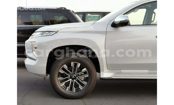 Ra Imported Mitsubishi Montero funfun Ọkọ̀ in Import - Dubai ni Ashanti Ra Imported Mitsubishi Montero funfun Ọkọ̀ in Import - Dubai ni Ashanti