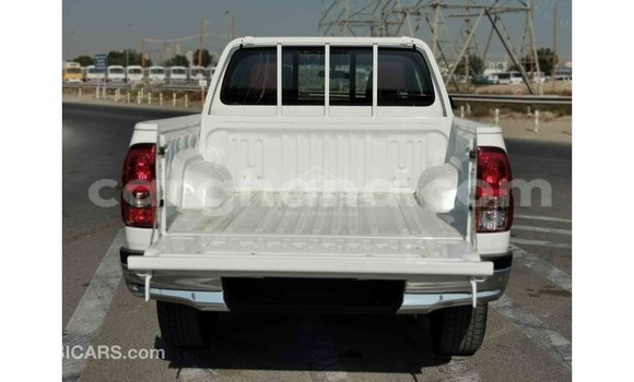 Buy Import Toyota Hilux White Car in Import - Dubai in Ashanti Buy Import Toyota Hilux White Car in Import - Dubai in Ashanti