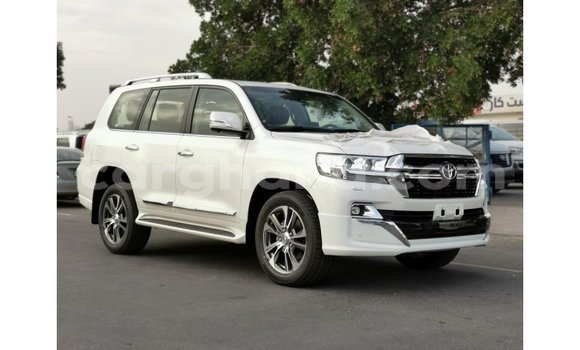 Buy Import Toyota Land Cruiser White Car in Import - Dubai in Ashanti Buy Import Toyota Land Cruiser White Car in Import - Dubai in Ashanti