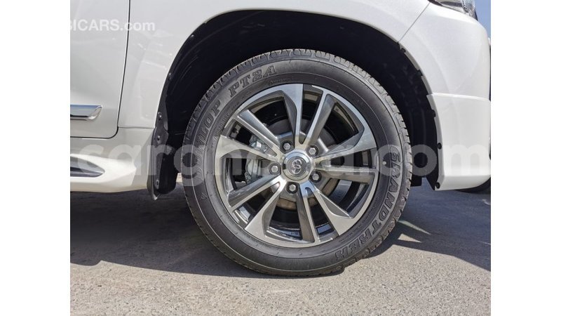 Big with watermark toyota land cruiser ashanti import dubai 37621