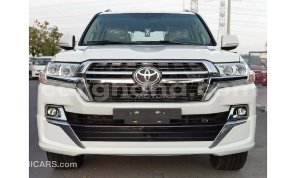 Sayi Imported Toyota Land Cruiser White Mota in Import - Dubai a Ashanti Sayi Imported Toyota Land Cruiser White Mota in Import - Dubai a Ashanti