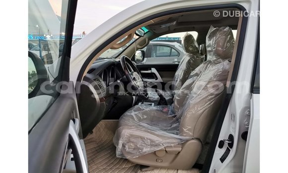 Sayi Imported Toyota Land Cruiser White Mota in Import - Dubai a Ashanti Sayi Imported Toyota Land Cruiser White Mota in Import - Dubai a Ashanti