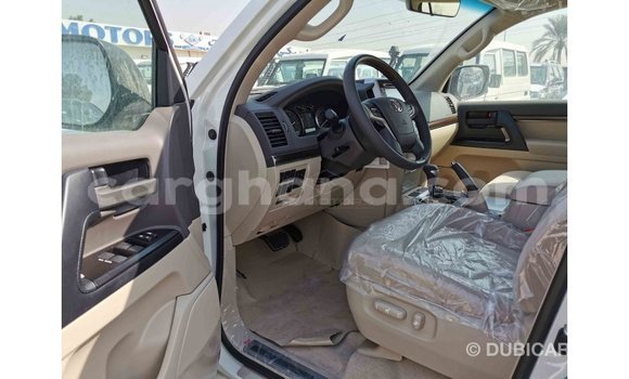 Buy Import Toyota Land Cruiser White Car in Import - Dubai in Ashanti Buy Import Toyota Land Cruiser White Car in Import - Dubai in Ashanti