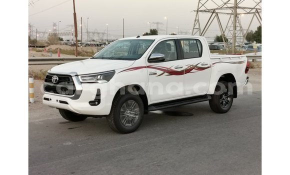Sayi Imported Toyota Hilux White Mota in Import - Dubai a Ashanti