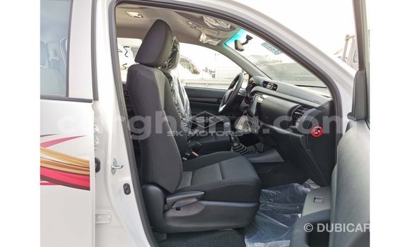 Ra Imported Toyota Hilux funfun Ọkọ̀ in Import - Dubai ni Ashanti Ra Imported Toyota Hilux funfun Ọkọ̀ in Import - Dubai ni Ashanti