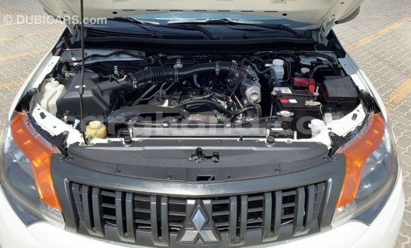 Buy Import Mitsubishi L200 White Car in Import - Dubai in Ashanti Buy Import Mitsubishi L200 White Car in Import - Dubai in Ashanti