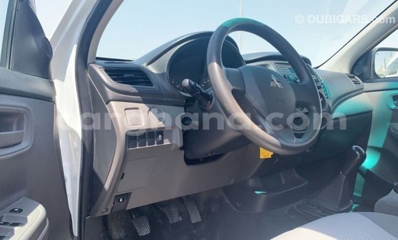 Buy Import Mitsubishi L200 White Car in Import - Dubai in Ashanti Buy Import Mitsubishi L200 White Car in Import - Dubai in Ashanti