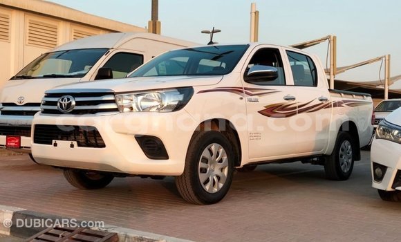 Sayi Imported Toyota Hilux White Mota in Import - Dubai a Ashanti Sayi Imported Toyota Hilux White Mota in Import - Dubai a Ashanti