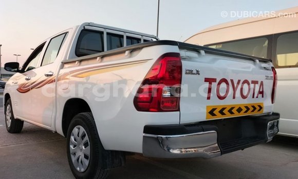 Sayi Imported Toyota Hilux White Mota in Import - Dubai a Ashanti Sayi Imported Toyota Hilux White Mota in Import - Dubai a Ashanti