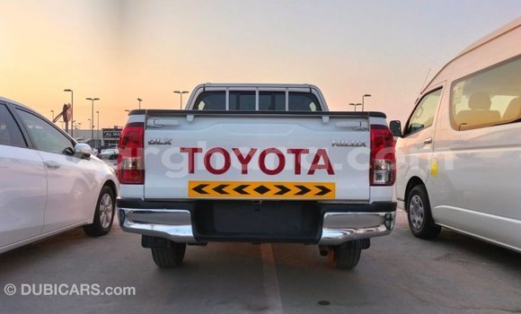 Sayi Imported Toyota Hilux White Mota in Import - Dubai a Ashanti Sayi Imported Toyota Hilux White Mota in Import - Dubai a Ashanti