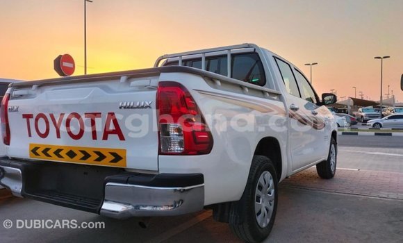 Sayi Imported Toyota Hilux White Mota in Import - Dubai a Ashanti Sayi Imported Toyota Hilux White Mota in Import - Dubai a Ashanti