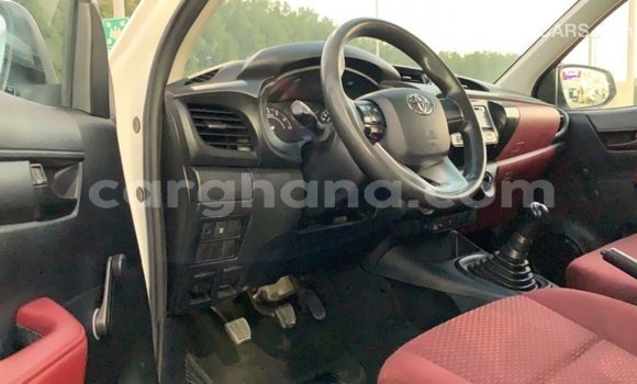 Sayi Imported Toyota Hilux White Mota in Import - Dubai a Ashanti Sayi Imported Toyota Hilux White Mota in Import - Dubai a Ashanti