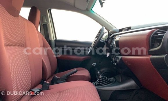 Sayi Imported Toyota Hilux White Mota in Import - Dubai a Ashanti Sayi Imported Toyota Hilux White Mota in Import - Dubai a Ashanti