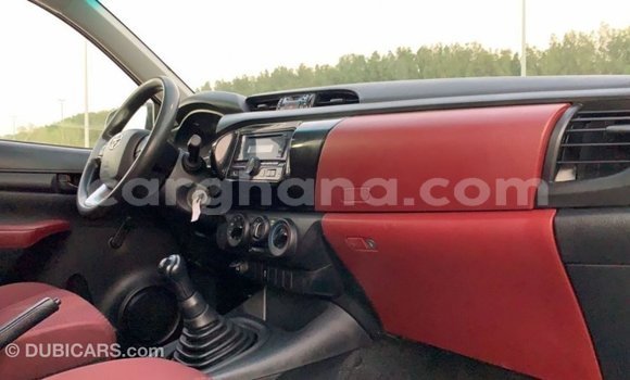Sayi Imported Toyota Hilux White Mota in Import - Dubai a Ashanti Sayi Imported Toyota Hilux White Mota in Import - Dubai a Ashanti