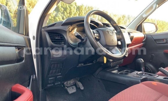 Ra Imported Toyota Hilux funfun Ọkọ̀ in Import - Dubai ni Ashanti Ra Imported Toyota Hilux funfun Ọkọ̀ in Import - Dubai ni Ashanti