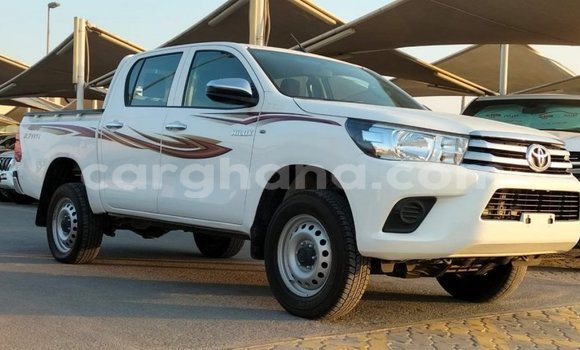 Sayi Imported Toyota Hilux White Mota in Import - Dubai a Ashanti Sayi Imported Toyota Hilux White Mota in Import - Dubai a Ashanti