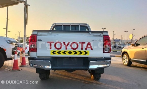 Sayi Imported Toyota Hilux White Mota in Import - Dubai a Ashanti Sayi Imported Toyota Hilux White Mota in Import - Dubai a Ashanti