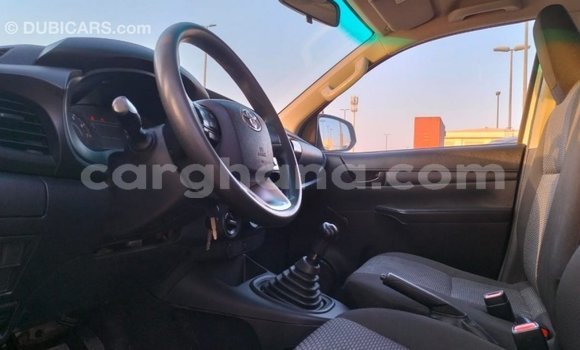 Sayi Imported Toyota Hilux White Mota in Import - Dubai a Ashanti Sayi Imported Toyota Hilux White Mota in Import - Dubai a Ashanti