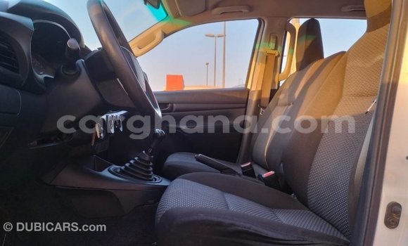 Sayi Imported Toyota Hilux White Mota in Import - Dubai a Ashanti Sayi Imported Toyota Hilux White Mota in Import - Dubai a Ashanti