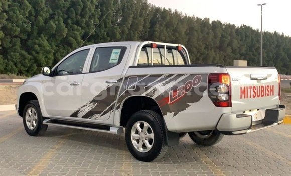 Buy Import Mitsubishi L200 White Car in Import - Dubai in Ashanti Buy Import Mitsubishi L200 White Car in Import - Dubai in Ashanti