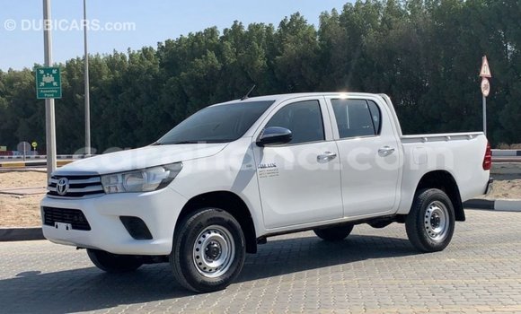 Sayi Imported Toyota Hilux White Mota in Import - Dubai a Ashanti Sayi Imported Toyota Hilux White Mota in Import - Dubai a Ashanti