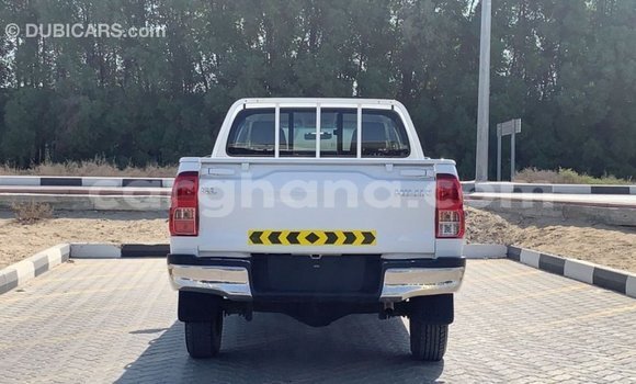Sayi Imported Toyota Hilux White Mota in Import - Dubai a Ashanti Sayi Imported Toyota Hilux White Mota in Import - Dubai a Ashanti