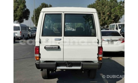 Ra Imported Toyota Land Cruiser funfun Ọkọ̀ in Import - Dubai ni Ashanti Ra Imported Toyota Land Cruiser funfun Ọkọ̀ in Import - Dubai ni Ashanti