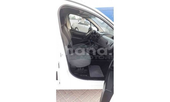 Sayi Imported Peugeot Partner White Mota in Import - Dubai a Ashanti Sayi Imported Peugeot Partner White Mota in Import - Dubai a Ashanti