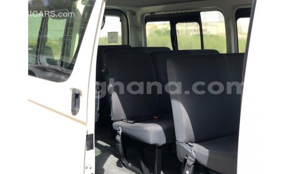 Ra Imported Toyota Hiace funfun Ọkọ̀ in Import - Dubai ni Ashanti Ra Imported Toyota Hiace funfun Ọkọ̀ in Import - Dubai ni Ashanti