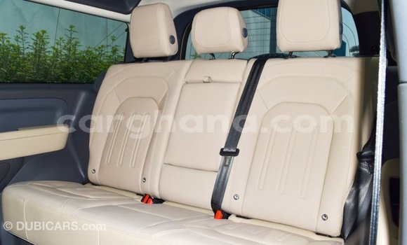 Sayi Imported Land Rover Defender Green Mota in Import - Dubai a Ashanti Sayi Imported Land Rover Defender Green Mota in Import - Dubai a Ashanti