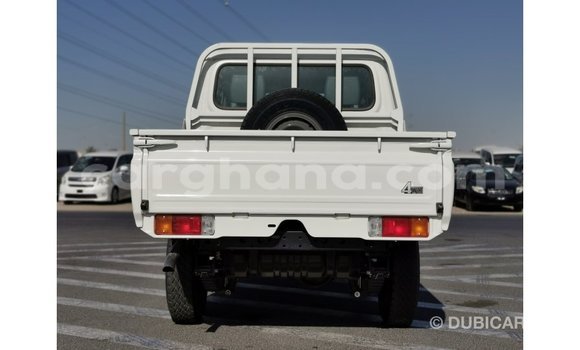 Sayi Imported Toyota Land Cruiser White Mota in Import - Dubai a Ashanti Sayi Imported Toyota Land Cruiser White Mota in Import - Dubai a Ashanti
