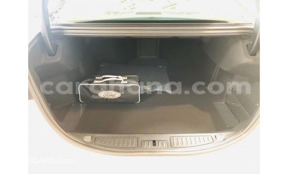 Sayi Imported Ford Taurus White Mota in Import - Dubai a Ashanti Sayi Imported Ford Taurus White Mota in Import - Dubai a Ashanti