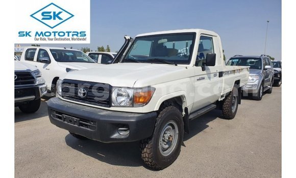 Buy Import Toyota Land Cruiser White Car in Import - Dubai in Ashanti Buy Import Toyota Land Cruiser White Car in Import - Dubai in Ashanti