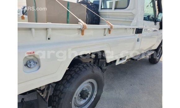 Buy Import Toyota Land Cruiser White Car in Import - Dubai in Ashanti Buy Import Toyota Land Cruiser White Car in Import - Dubai in Ashanti