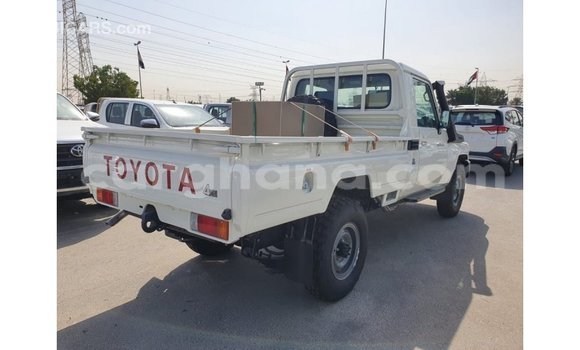 Buy Import Toyota Land Cruiser White Car in Import - Dubai in Ashanti Buy Import Toyota Land Cruiser White Car in Import - Dubai in Ashanti
