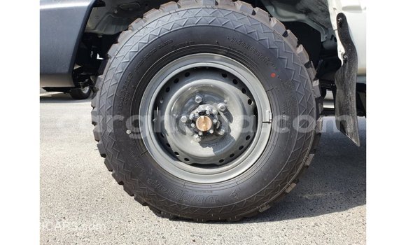 Buy Import Toyota Land Cruiser White Car in Import - Dubai in Ashanti Buy Import Toyota Land Cruiser White Car in Import - Dubai in Ashanti