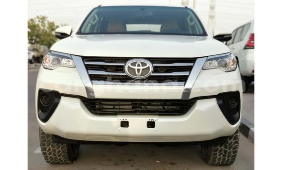 Sayi Imported Toyota Fortuner White Mota in Import - Dubai a Ashanti Sayi Imported Toyota Fortuner White Mota in Import - Dubai a Ashanti