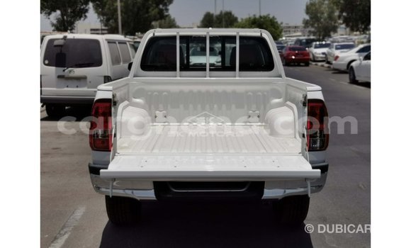 Sayi Imported Toyota Hilux White Mota in Import - Dubai a Ashanti Sayi Imported Toyota Hilux White Mota in Import - Dubai a Ashanti