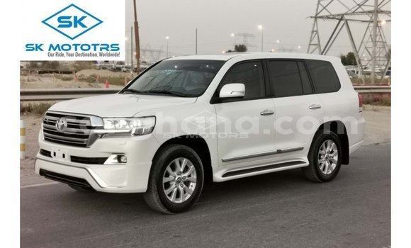 Sayi Imported Toyota Land Cruiser White Mota in Import - Dubai a Ashanti Sayi Imported Toyota Land Cruiser White Mota in Import - Dubai a Ashanti