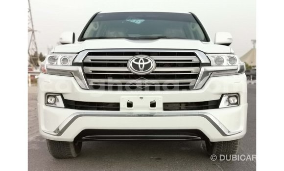Sayi Imported Toyota Land Cruiser White Mota in Import - Dubai a Ashanti Sayi Imported Toyota Land Cruiser White Mota in Import - Dubai a Ashanti