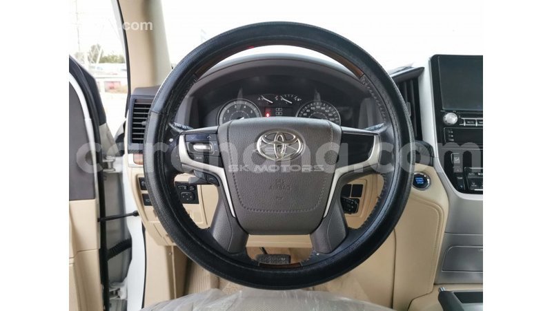 Big with watermark toyota land cruiser ashanti import dubai 37856