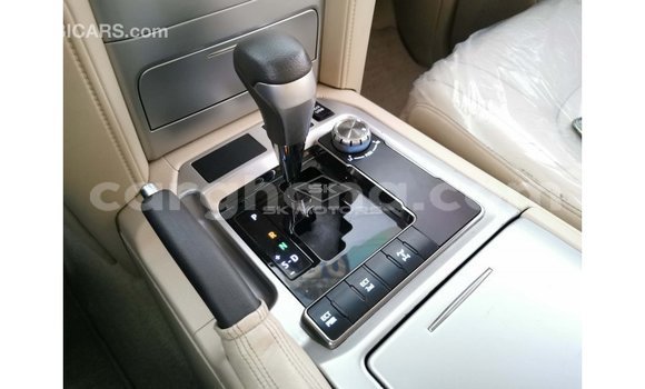 Sayi Imported Toyota Land Cruiser White Mota in Import - Dubai a Ashanti Sayi Imported Toyota Land Cruiser White Mota in Import - Dubai a Ashanti